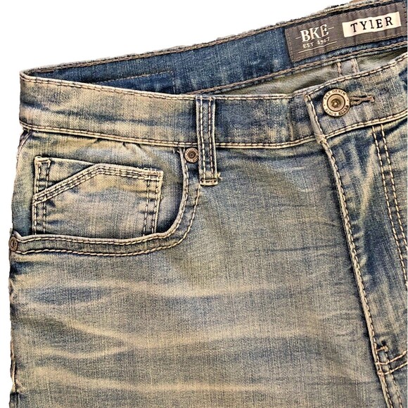 BKE Buckle Tyler Jean Shorts Mens Size 36 Blue Denim Embroidered Light Wash 12" - Picture 8 of 14
